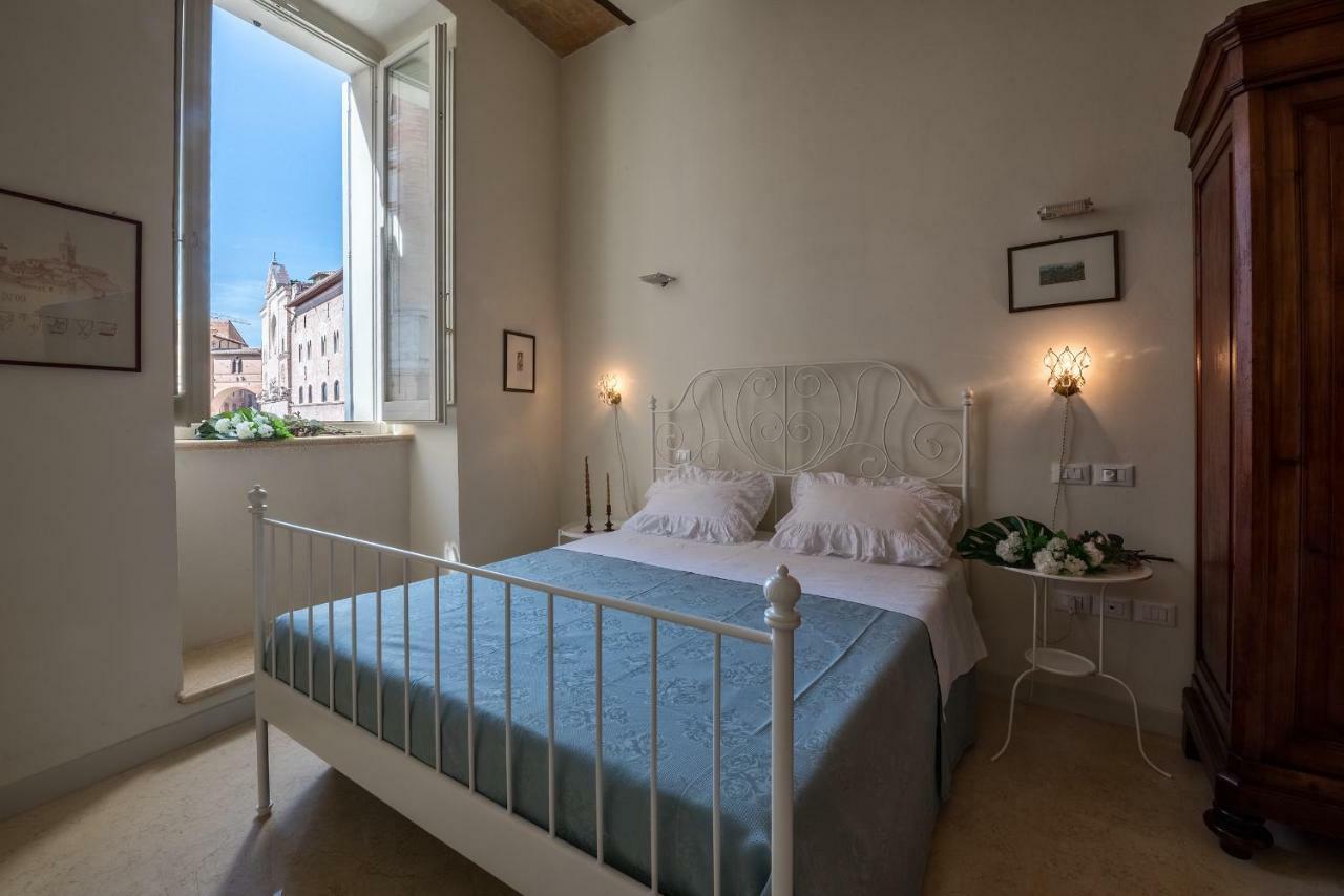 La Residenza In Piazza Grande Daire Foligno Dış mekan fotoğraf